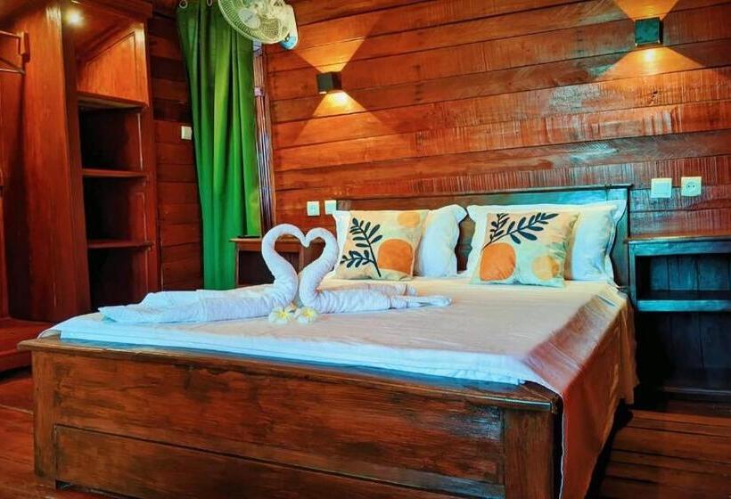 اتاق استاندارد با چشم‌انداز دریا, Ampazôny Oasis Lodge