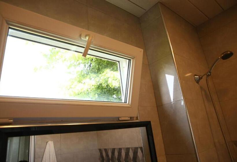 Дом 1 Спальня, Collage Guesthouse