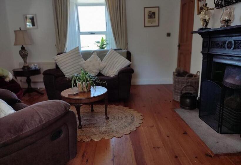 اتاق استاندارد با تخت بزرگ, Carney House