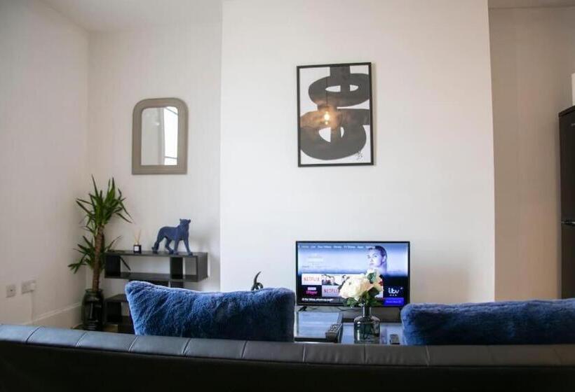 2 Bedrooms Apartment City View, Fortunae City Center Ensuite Apartments
