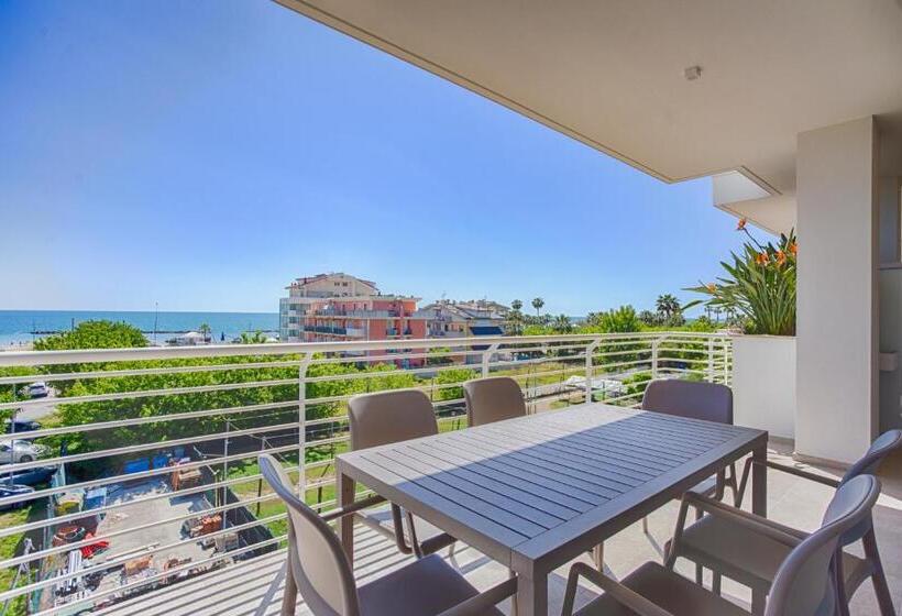 Апартаменты 2 Спальни Вид на Море, Villamar Residence