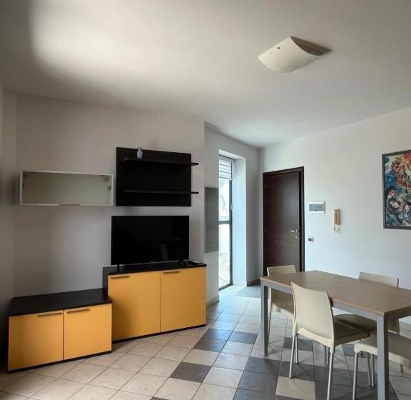 1 Bedroom Apartment Lake View, Casa Vacanze Celeste E C