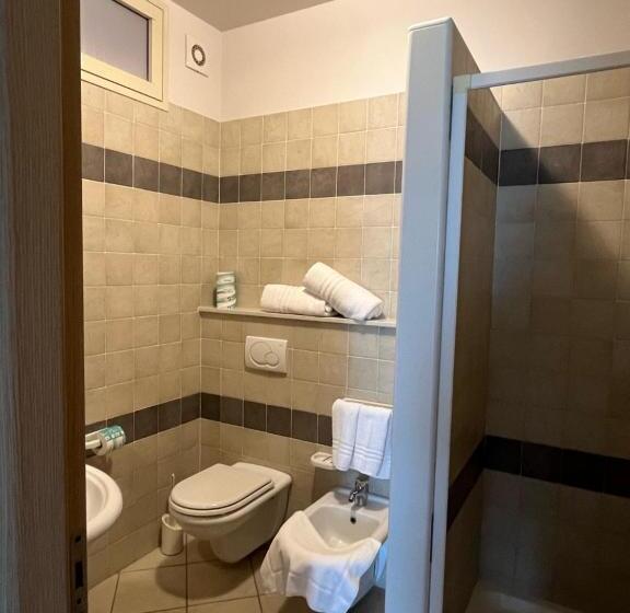 1 Bedroom Apartment Lake View, Casa Vacanze Celeste E C
