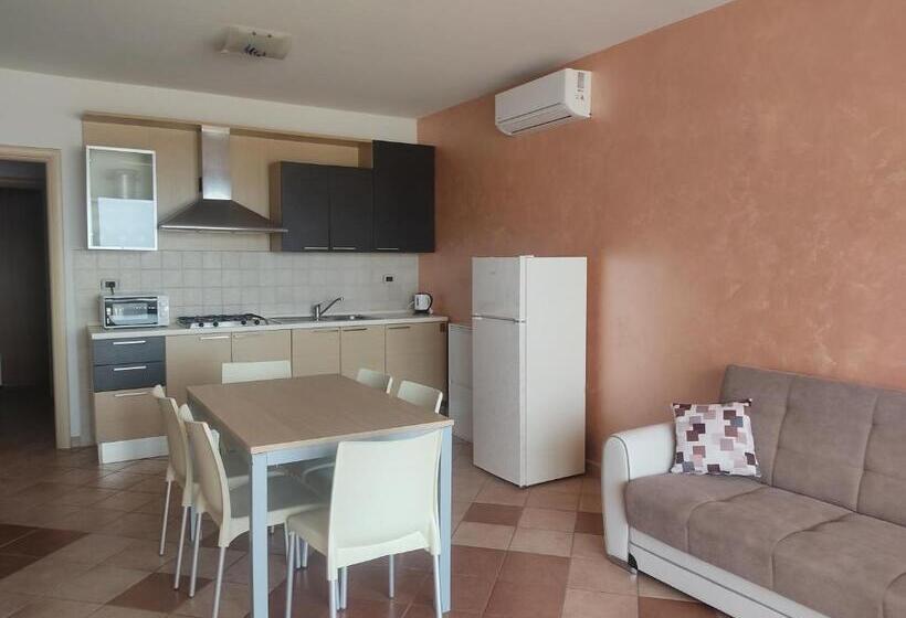 2 Bedroom Family Apartment with Views, Casa Vacanze Celeste E C