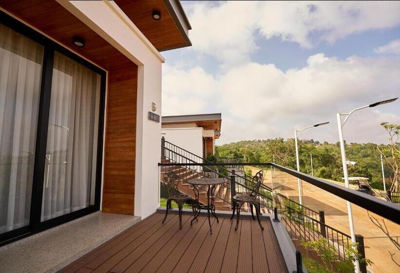 اتاق استاندارد با چشم‌انداز, The Pine Mansion