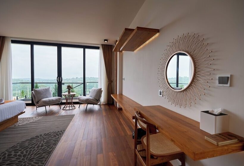 ویلای 2 خوابه, The Pine Mansion