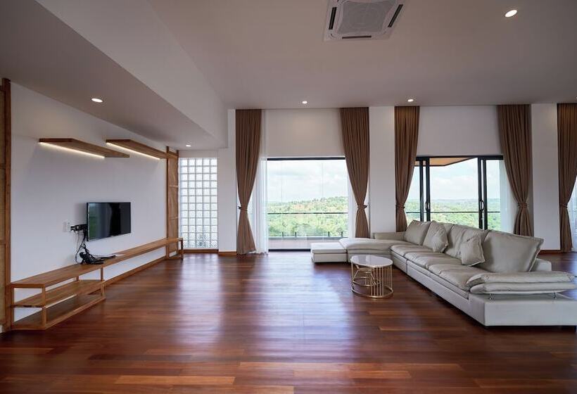 ویلای یک اتاق خوابه با استخر شنا, The Pine Mansion