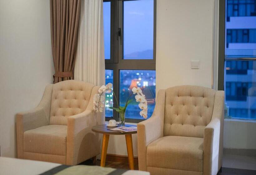 اتاق استاندارد سه تخته با بالکن, Bn Boutique Nha Trang Beach