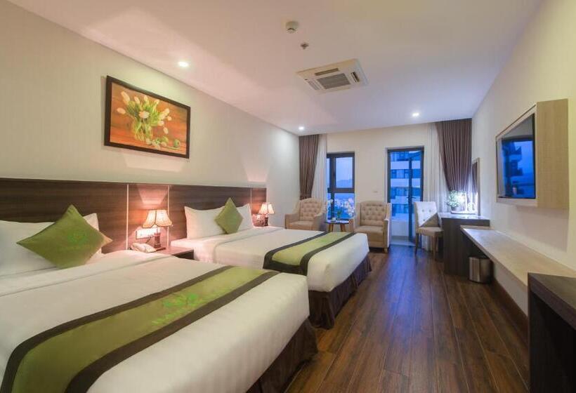 اتاق استاندارد سه تخته با بالکن, Bn Boutique Nha Trang Beach