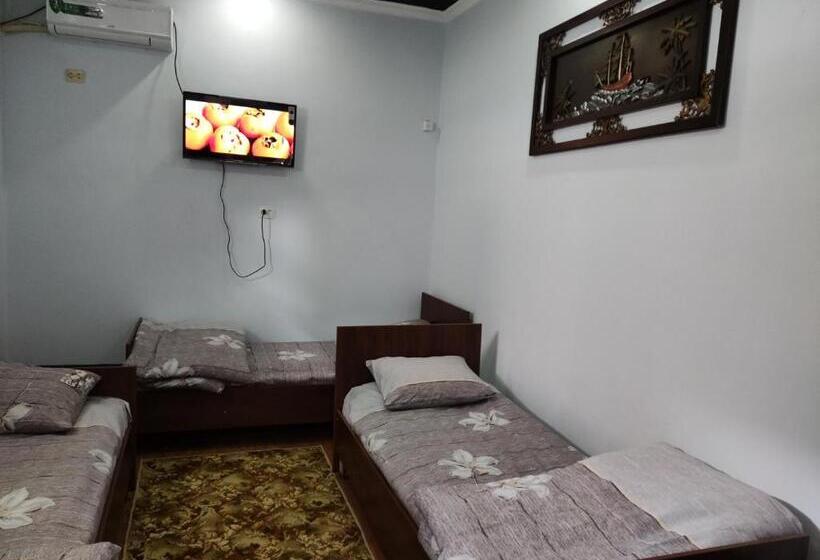 اتاق استاندارد سه تخته با سرویس بهداشتی مشترک, Goziyon Bukhara Hostel