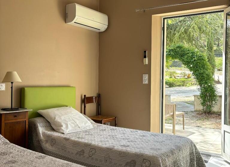 Standard Triple Room with Terrace, Domaine Saint Julien