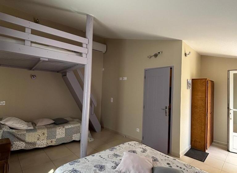 اتاق استاندارد چهار تخته, Domaine Saint Julien