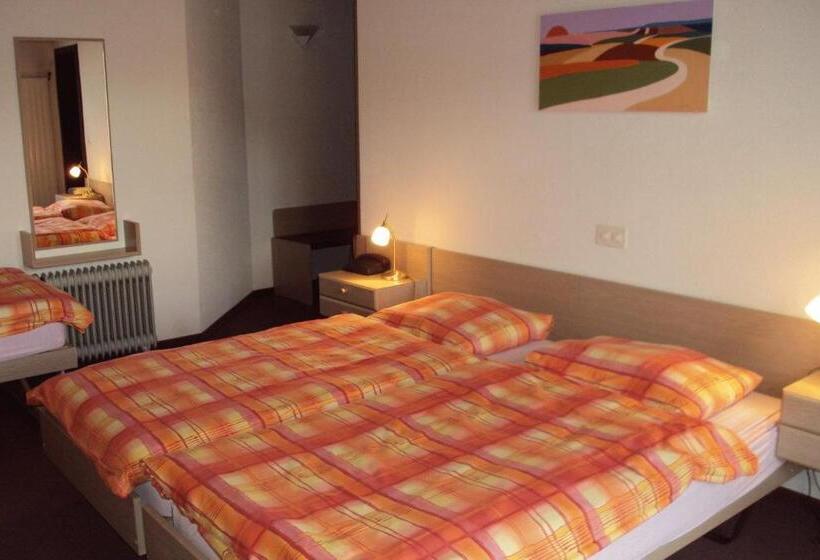 Номер Стандарт, Auberge Restaurant Couronne