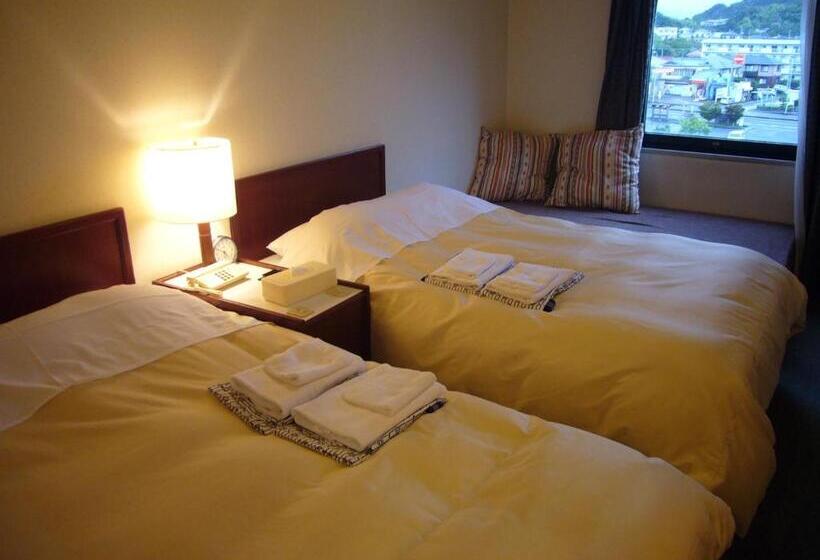 اتاق استاندارد چهار تخته, Crown Hills Nakamura