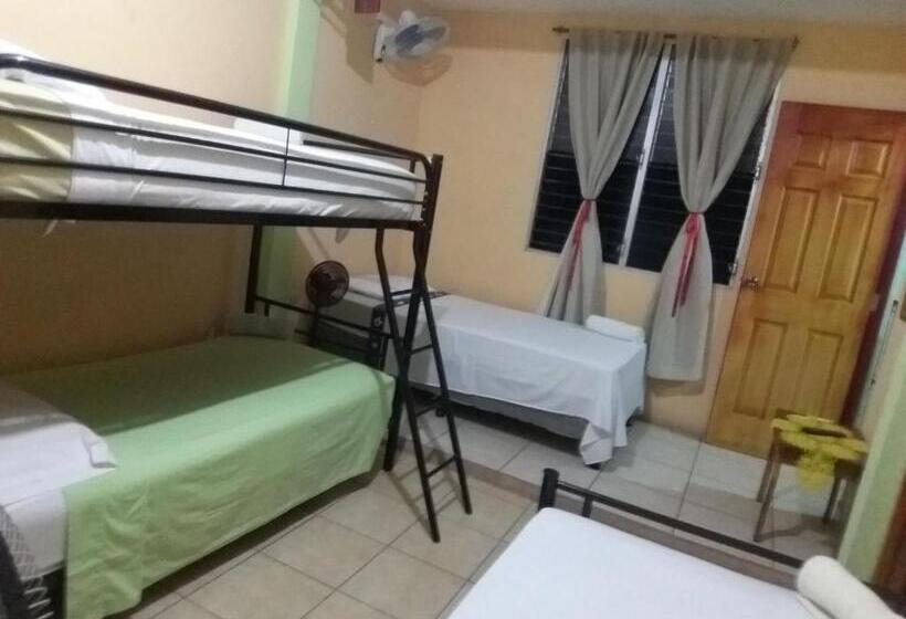 スタンダード４人部屋, Hostal San Antonio