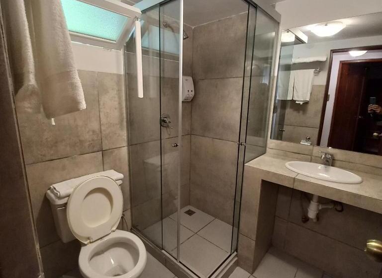 اتاق استاندارد سه نفره, Bolivian Rooms & Suites