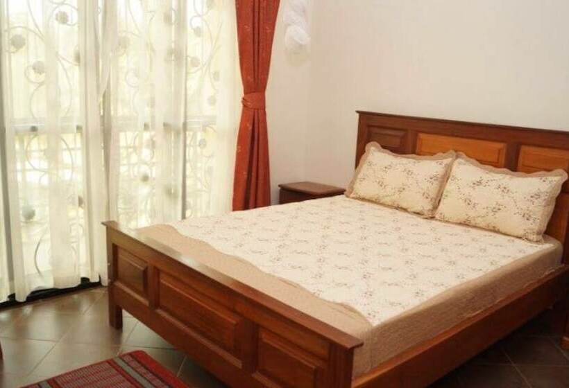 اتاق لوکس, Biyem
