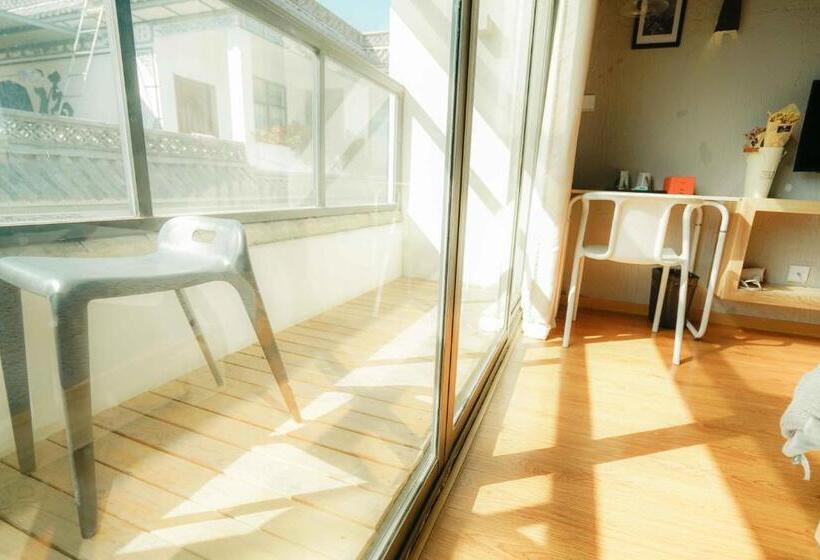 غرفة قياسية مطلة على الجبل, Monster B&b