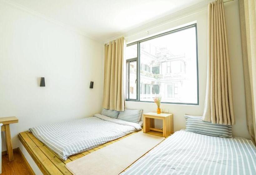 غرفة عائلية, Monster B&b