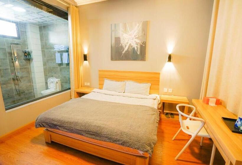 غرفة قياسية, Monster B&b