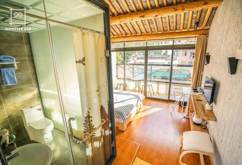 غرفة قياسية مطلة على الجبل, Monster B&b