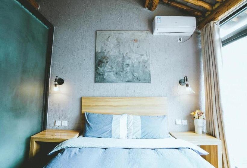غرفة قياسية مطلة على الجبل, Monster B&b