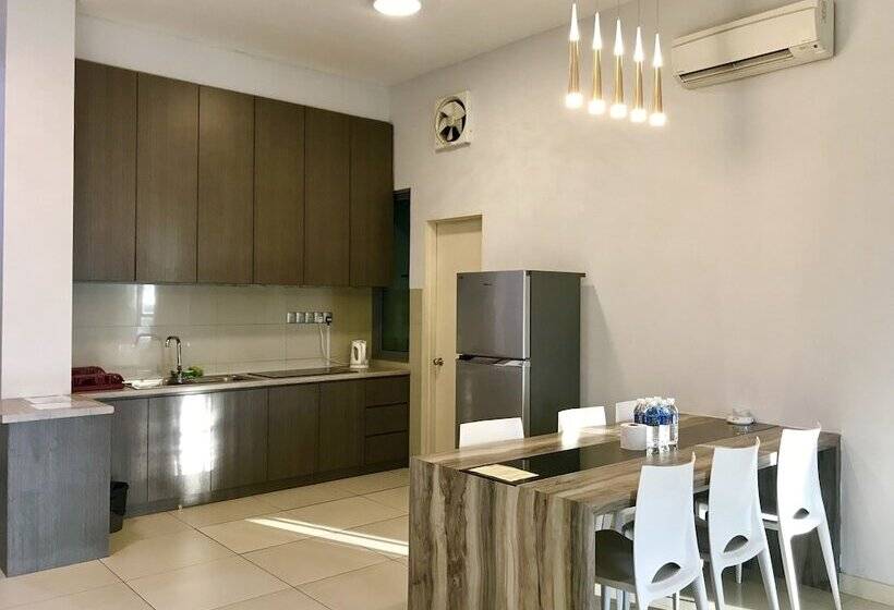 Апартаменты 3 Спальни Вид на Море, Sunset Seaview Vacation Condos City Centre @ Imago Shopping Mall