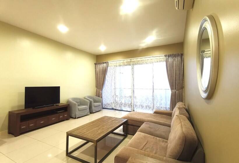 Апартаменты 3 Спальни Вид на Море, Sunset Seaview Vacation Condos City Centre @ Imago Shopping Mall