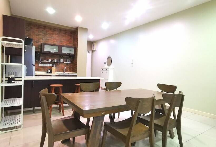 Апартаменты 3 Спальни Вид на Море, Sunset Seaview Vacation Condos City Centre @ Imago Shopping Mall