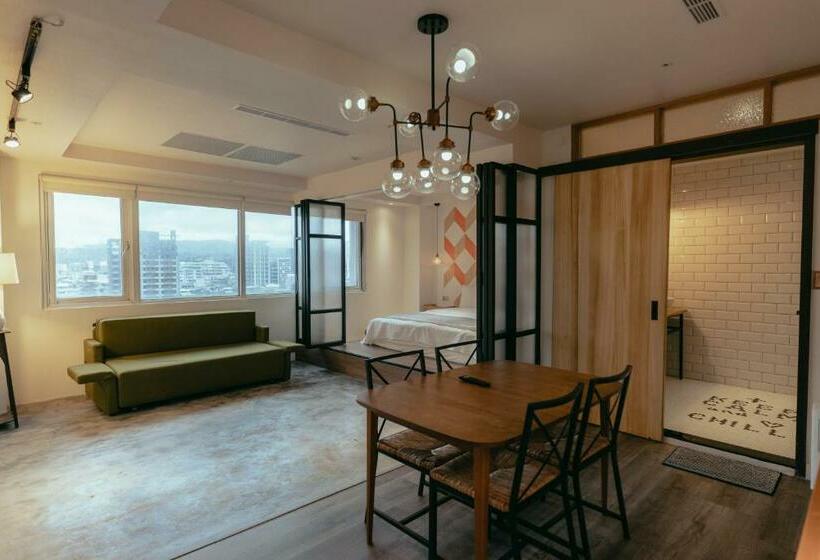 اتاق کلاسیک چهارنفره, Chill Roof
