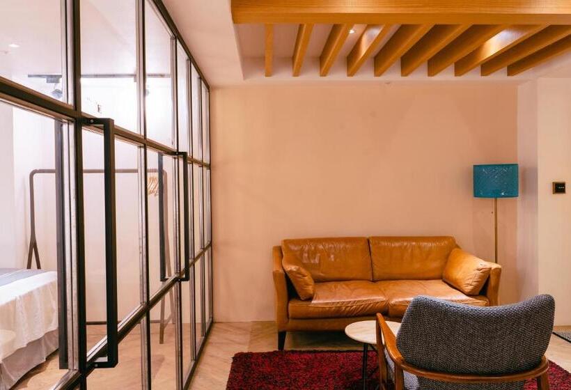 اتاق لوکس چهار تخته, Chill Roof