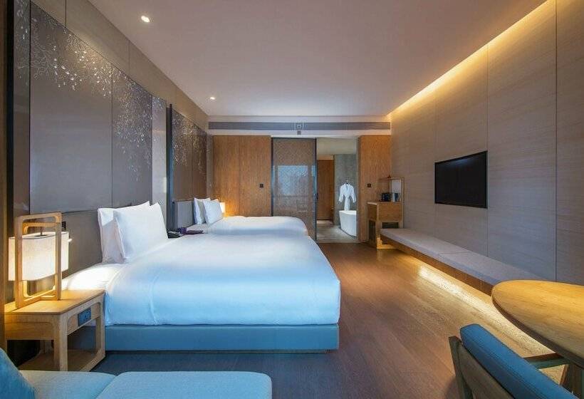 Номер Deluxe, Conrad Guangzhou
