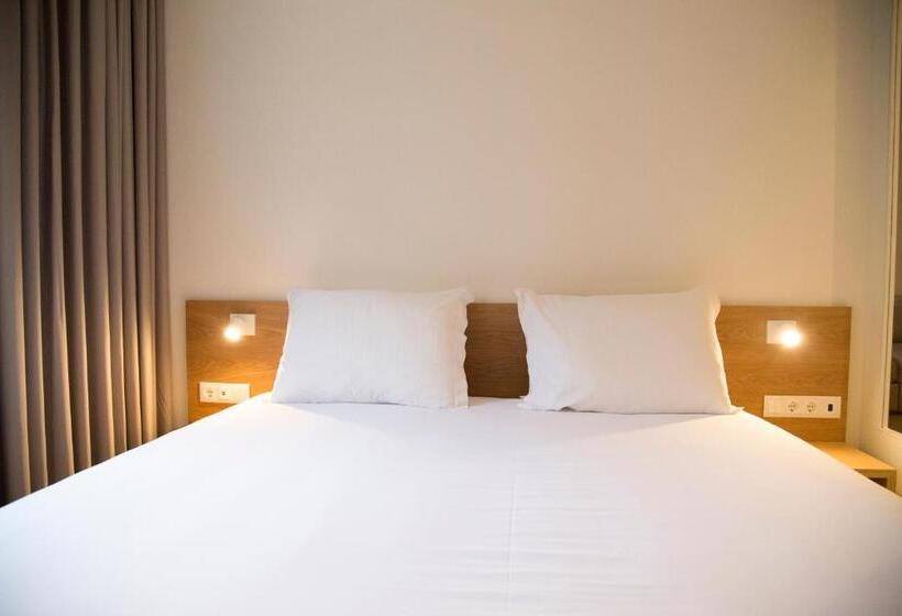 اتاق استاندارد سه نفره, Spot Family Suites