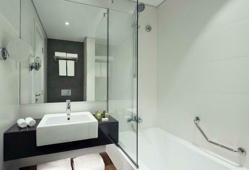 Номер Стандарт Трехместный, Tryp By Wyndham Dubai