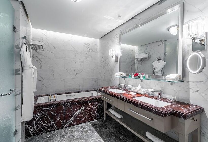 اتاق سوپریور با چشم‌انداز شهر, Lotte Hotel St.petersburg