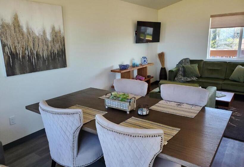 Люкс 2 Спальни, Moonstone Beach Motel