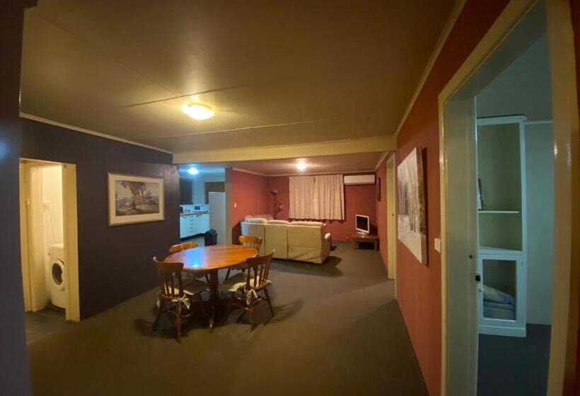 سوییت خانوادگی, Ellstanmor Guesthouse Cooma