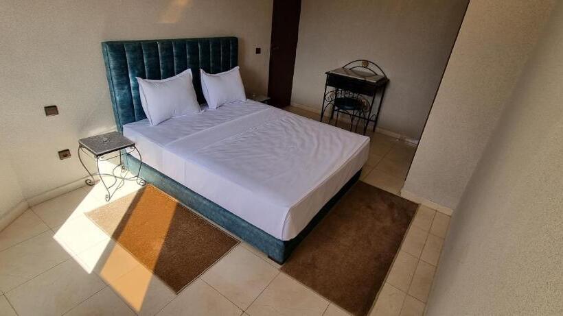 سوییت خانوادگی, Beach Club La Perle