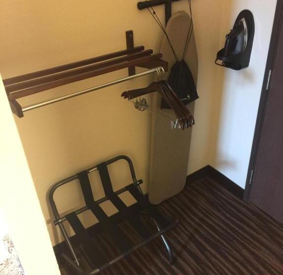 Номер Стандарт Кровать Кинг Адаптированный для Инвалидов, Cobblestone Inn & Suites  Maryville