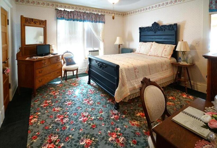 Люкс Вид на Сад, Rose Heart Inn