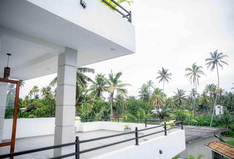 Номер Deluxe с Балконом, Hirigala Beach Resort
