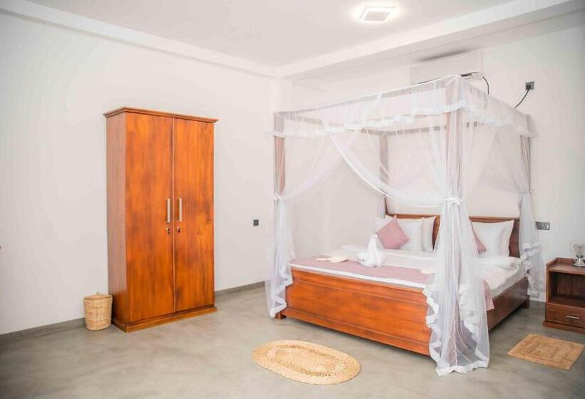 Номер Deluxe с Балконом, Hirigala Beach Resort