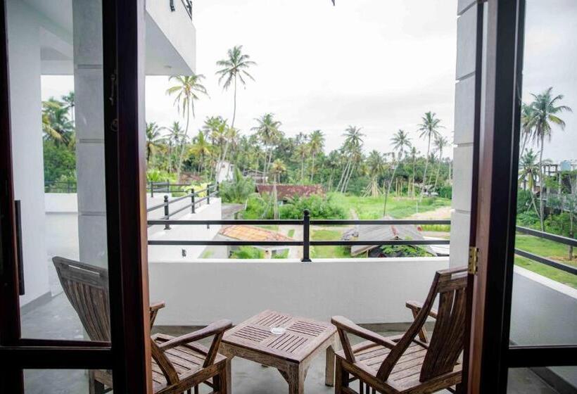 Номер Deluxe Вид на Море с Балконом, Hirigala Beach Resort