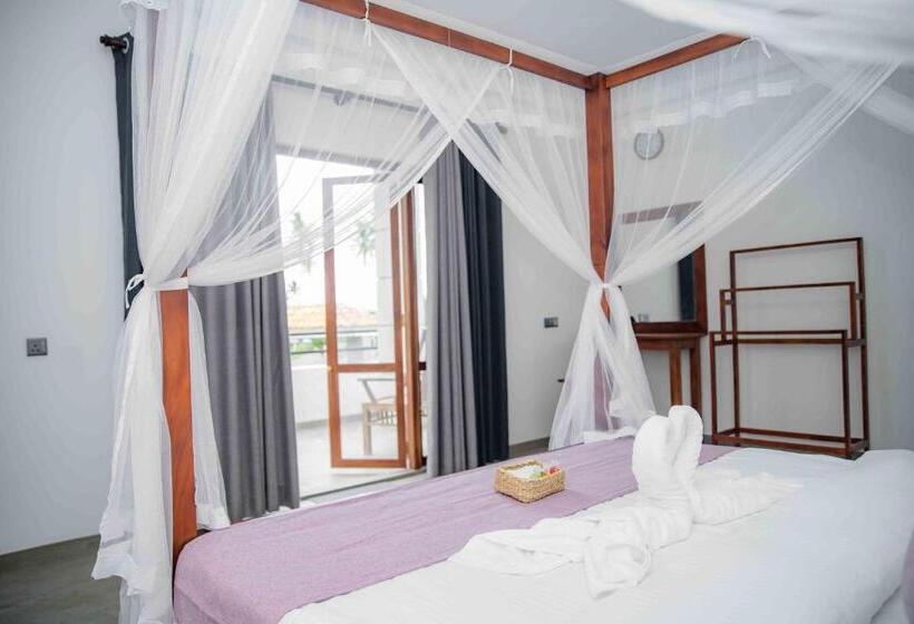 Номер Deluxe Вид на Море с Балконом, Hirigala Beach Resort