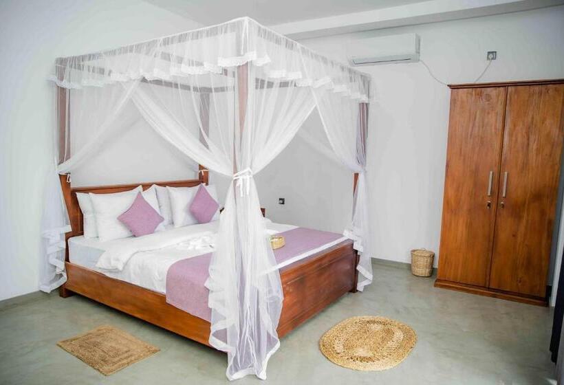 Номер Deluxe с Балконом, Hirigala Beach Resort