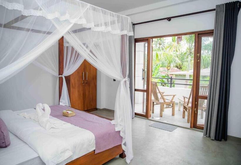 Номер Deluxe Вид на Море с Балконом, Hirigala Beach Resort