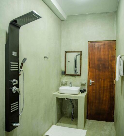 Номер Deluxe Вид на Море с Балконом, Hirigala Beach Resort