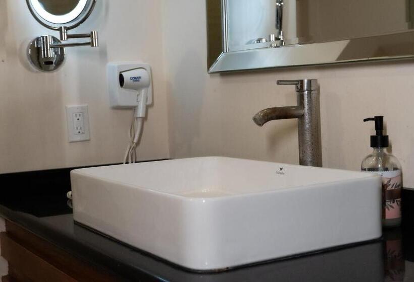 Quarto Estandar, Infinity Suites Double Room 201