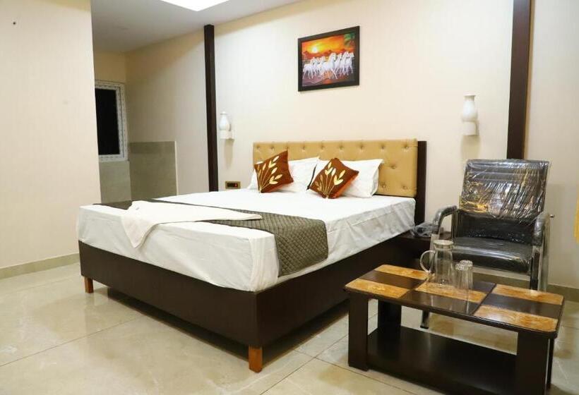 Номер Economy, Gokulam Grand