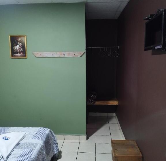 اتاق استاندارد, The Journey Hostel
